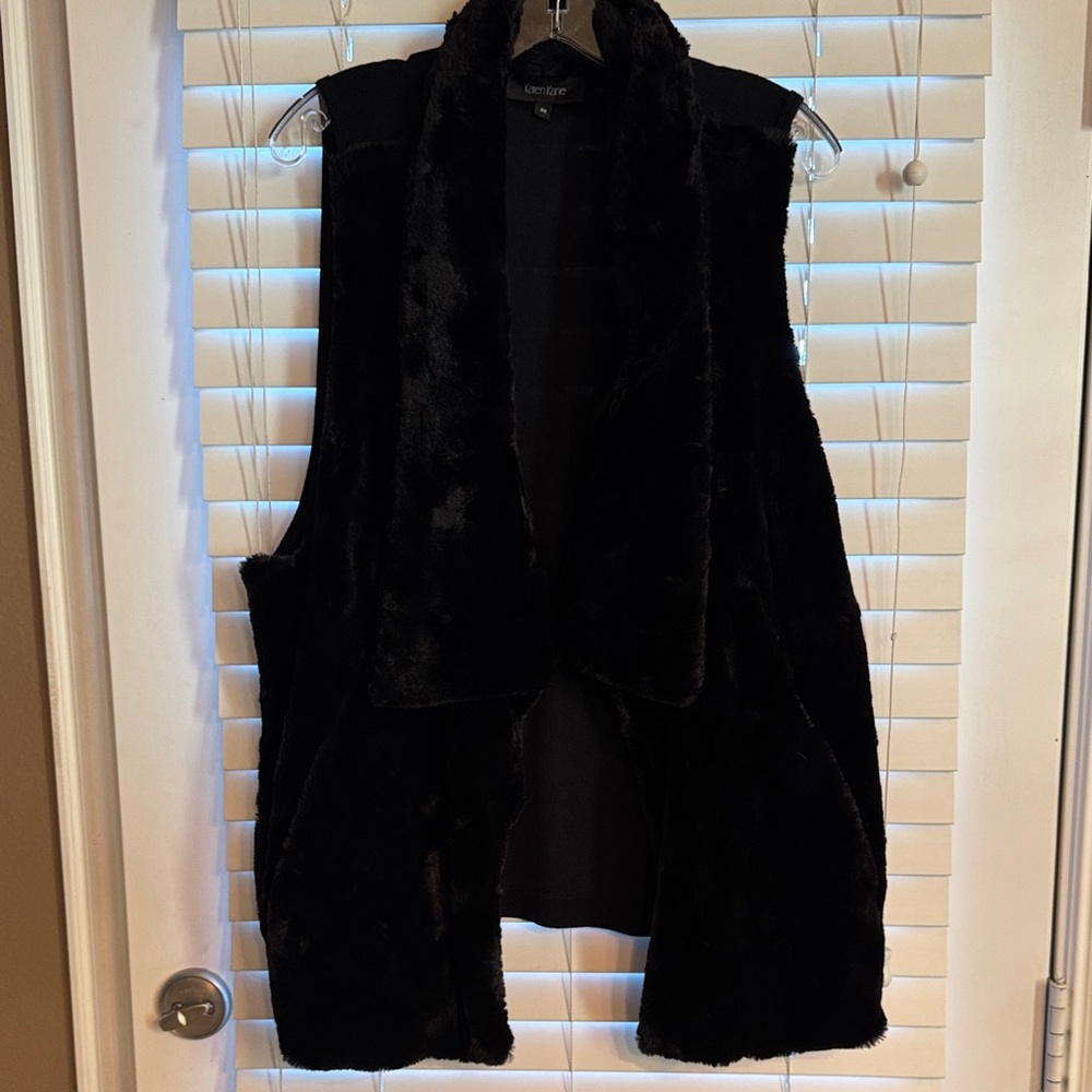 Karen Kane Elegant Black Faux Fur Vest w/cotton back